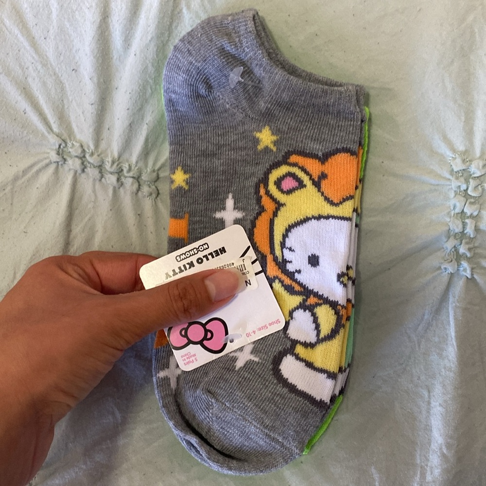 NWT Hello Kitty Leo ♌️ Socks - Picture 2 of 2